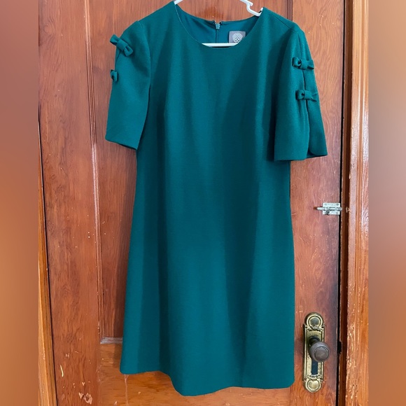 Vince Camuto Women’s Green shift dress with bows; size 4 - Picture 2 of 2